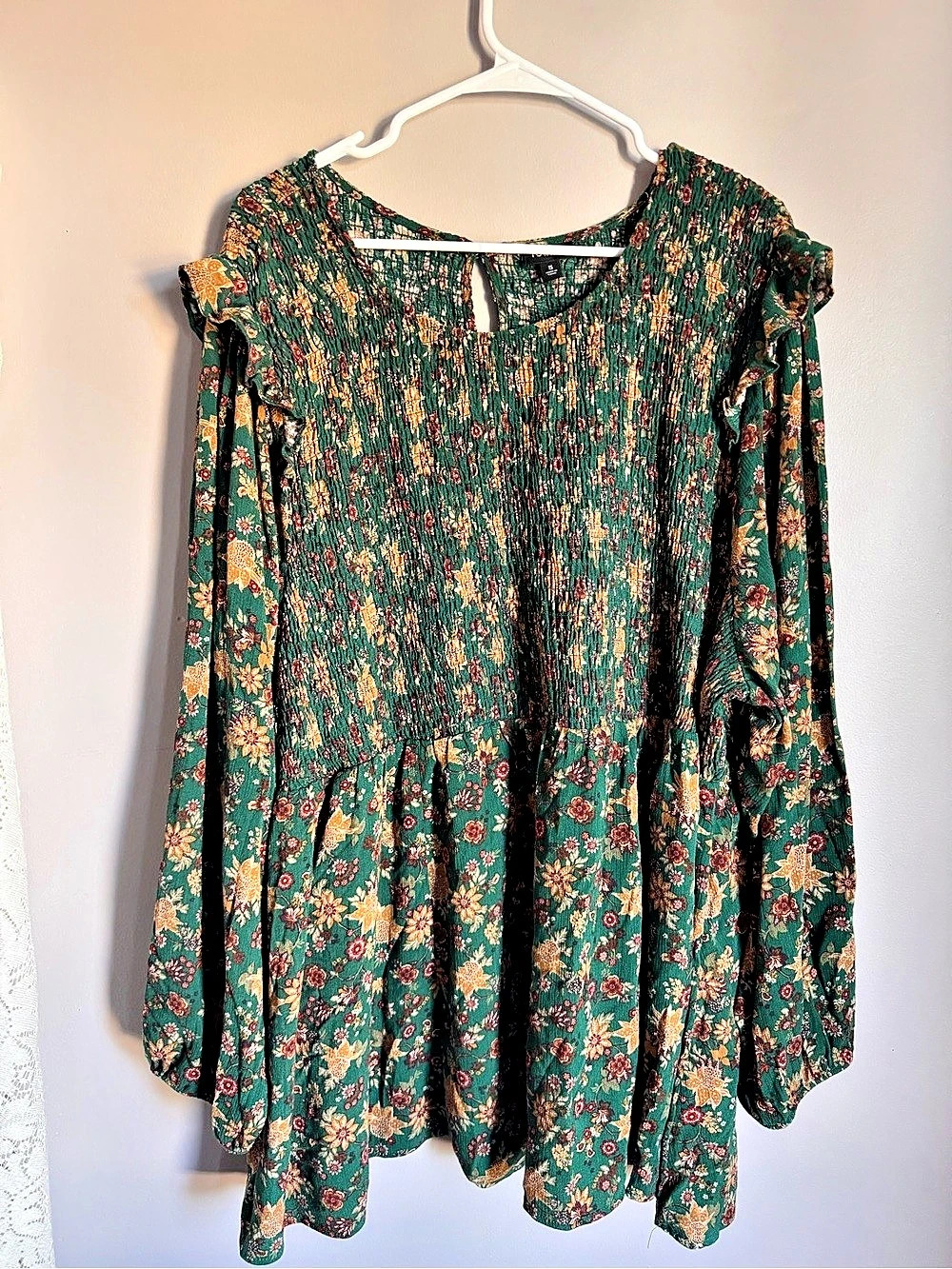 Torrid Floral Smocked blouse top in Green Size 5